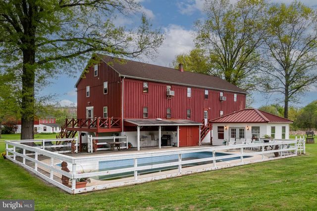 1283 WEISSTOWN RD, Boyertown, PA 19512