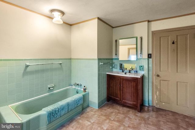 1283 WEISSTOWN RD, Boyertown, PA 19512