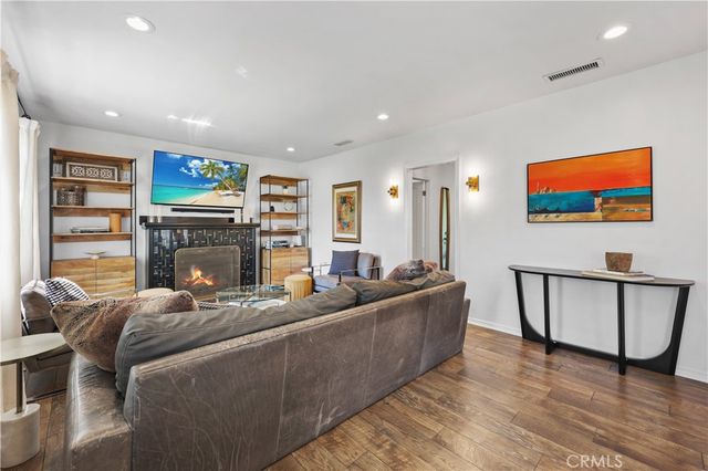 813 Mountain View, Altadena, CA 91001