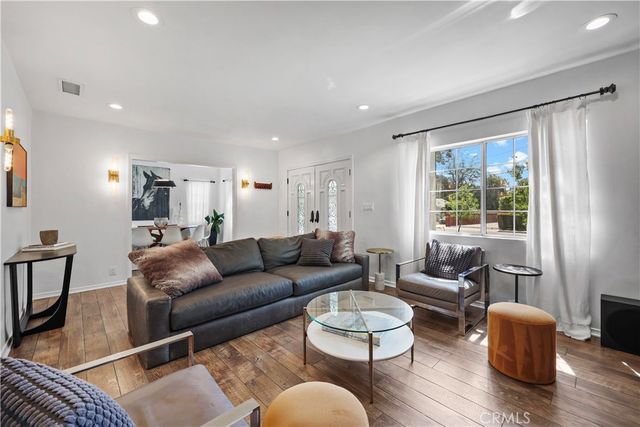 813 Mountain View, Altadena, CA 91001
