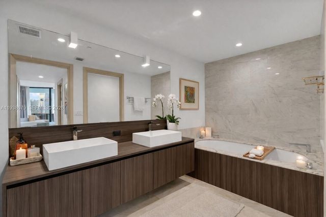 1000 Brickell Plz 2202, Miami, FL 33131