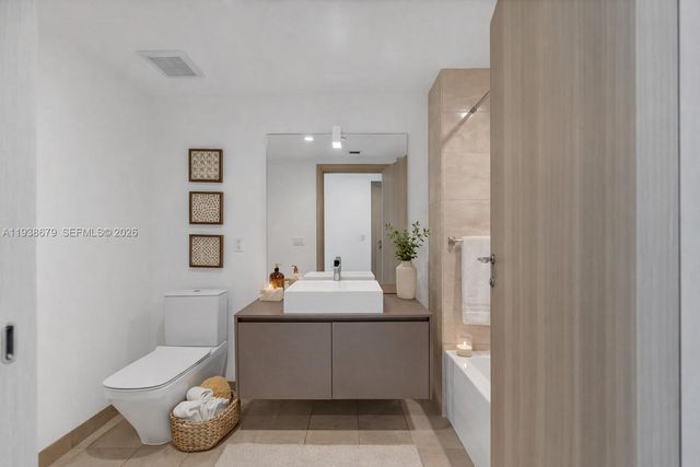 1000 Brickell Plz 2202, Miami, FL 33131