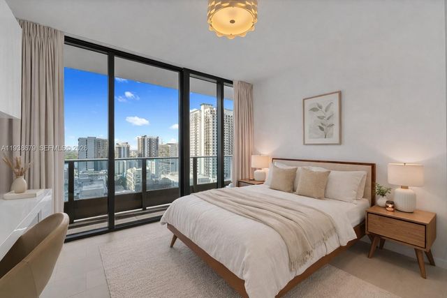 1000 Brickell Plz 2202, Miami, FL 33131