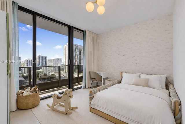 1000 Brickell Plz 2202, Miami, FL 33131