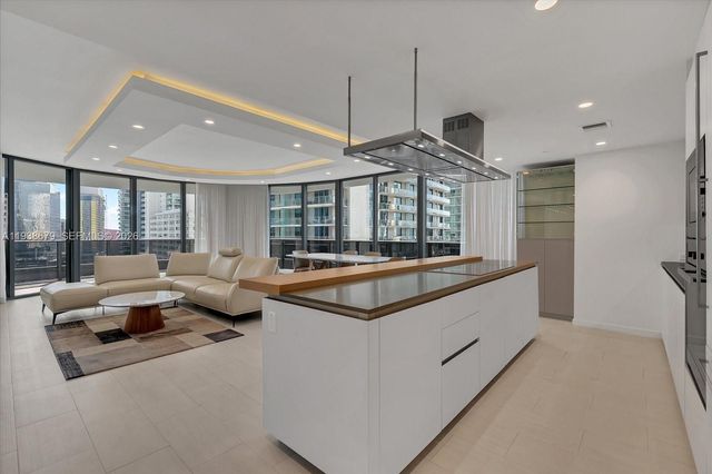 1000 Brickell Plz 2202, Miami, FL 33131