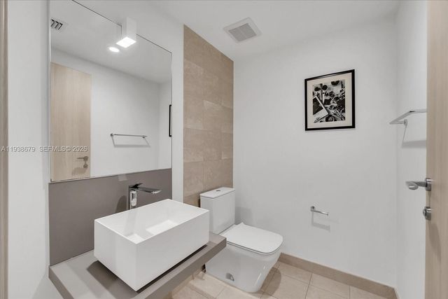 1000 Brickell Plz 2202, Miami, FL 33131