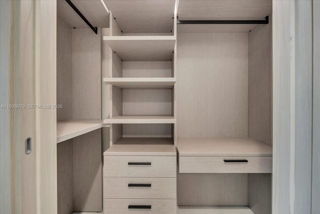 1000 Brickell Plz 2202, Miami, FL 33131