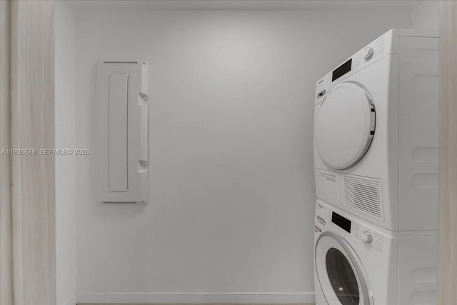 1000 Brickell Plz 2202, Miami, FL 33131