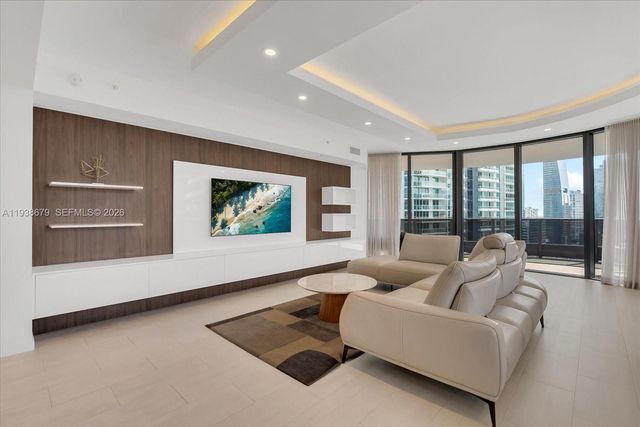 1000 Brickell Plz 2202, Miami, FL 33131
