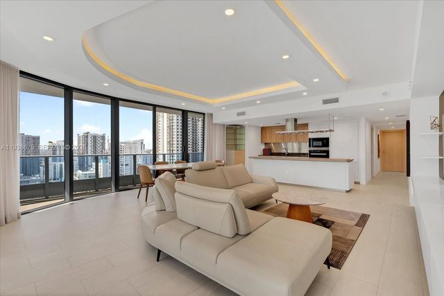1000 Brickell Plz 2202, Miami, FL 33131