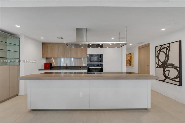 1000 Brickell Plz 2202, Miami, FL 33131