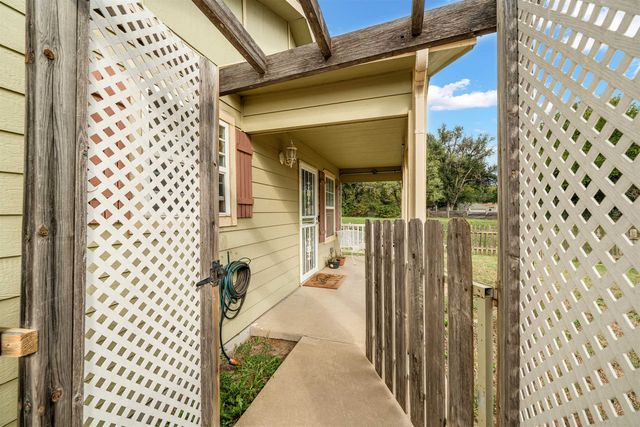 3322 N Jackson Ct, Wichita, KS 67204