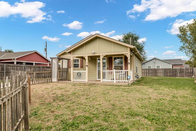 3322 N Jackson Ct, Wichita, KS 67204