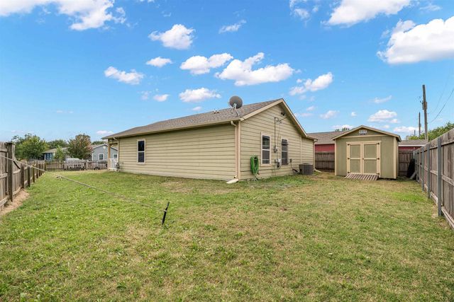 3322 N Jackson Ct, Wichita, KS 67204