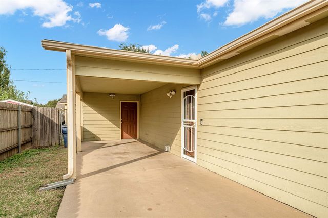 3322 N Jackson Ct, Wichita, KS 67204