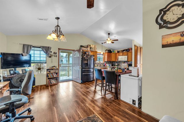 3322 N Jackson Ct, Wichita, KS 67204