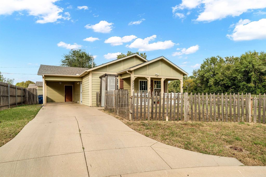 3322 N Jackson Ct, Wichita, KS 67204