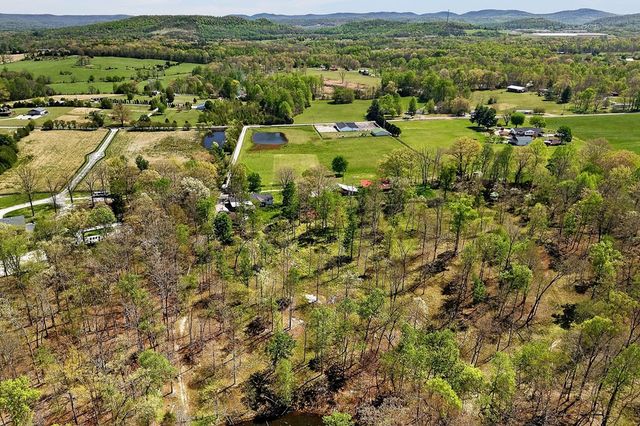 1816 Windle Community Rd, Cookeville, TN 38506