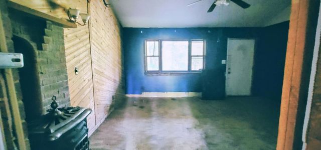 329 Hilltop Ln, Gainesboro, TN 38562