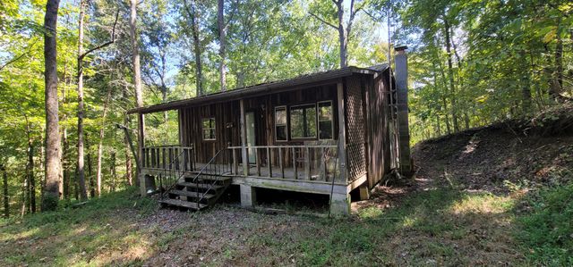 329 Hilltop Ln, Gainesboro, TN 38562