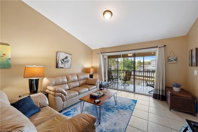 174 Pebble Shores DR S # 204, Naples, FL 34110