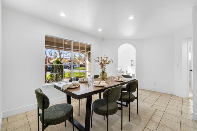 5882 W Fallon Avenue, Fresno, CA 93722