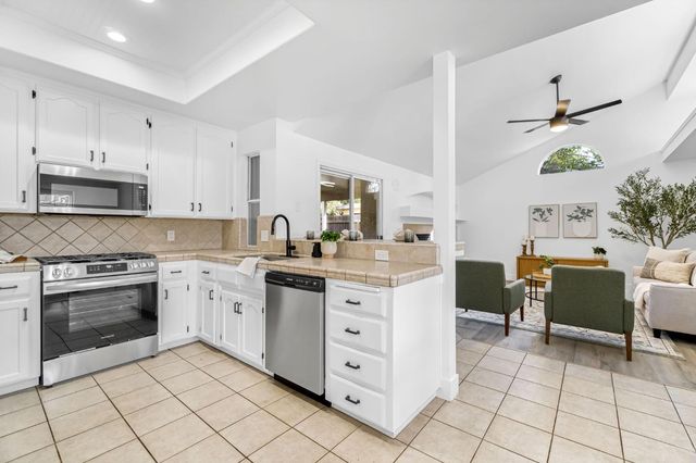 5882 W Fallon Avenue, Fresno, CA 93722