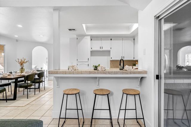 5882 W Fallon Avenue, Fresno, CA 93722