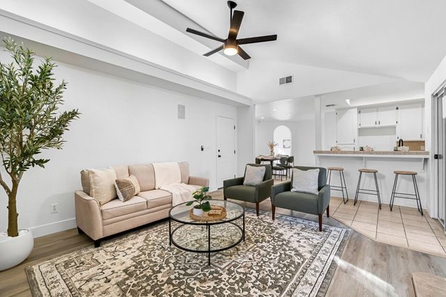 5882 W Fallon Avenue, Fresno, CA 93722