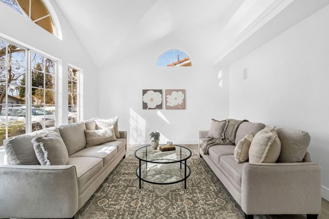 5882 W Fallon Avenue, Fresno, CA 93722