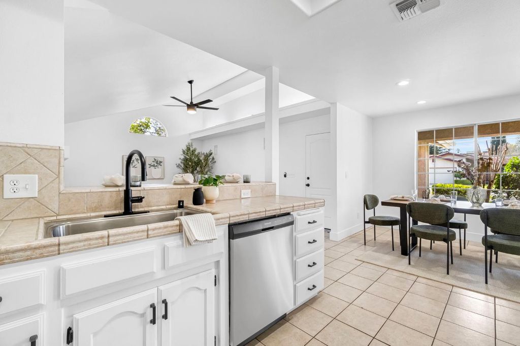 Image 16 of property listing at 5882 W Fallon Avenue, Fresno, CA 93722