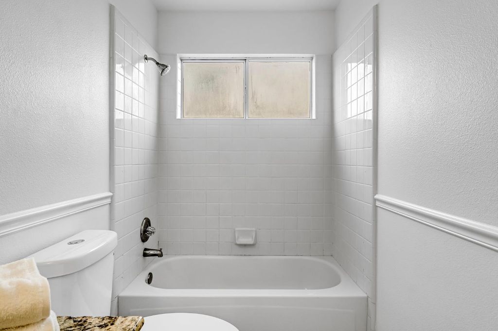 Image 23 of property listing at 5882 W Fallon Avenue, Fresno, CA 93722