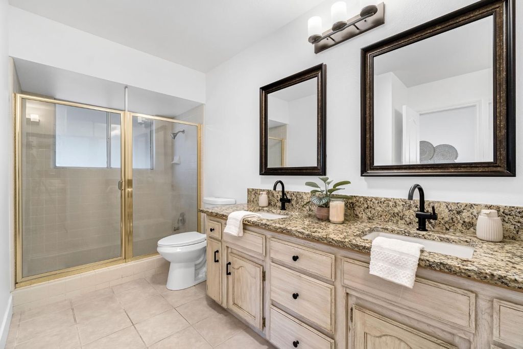 Image 32 of property listing at 5882 W Fallon Avenue, Fresno, CA 93722