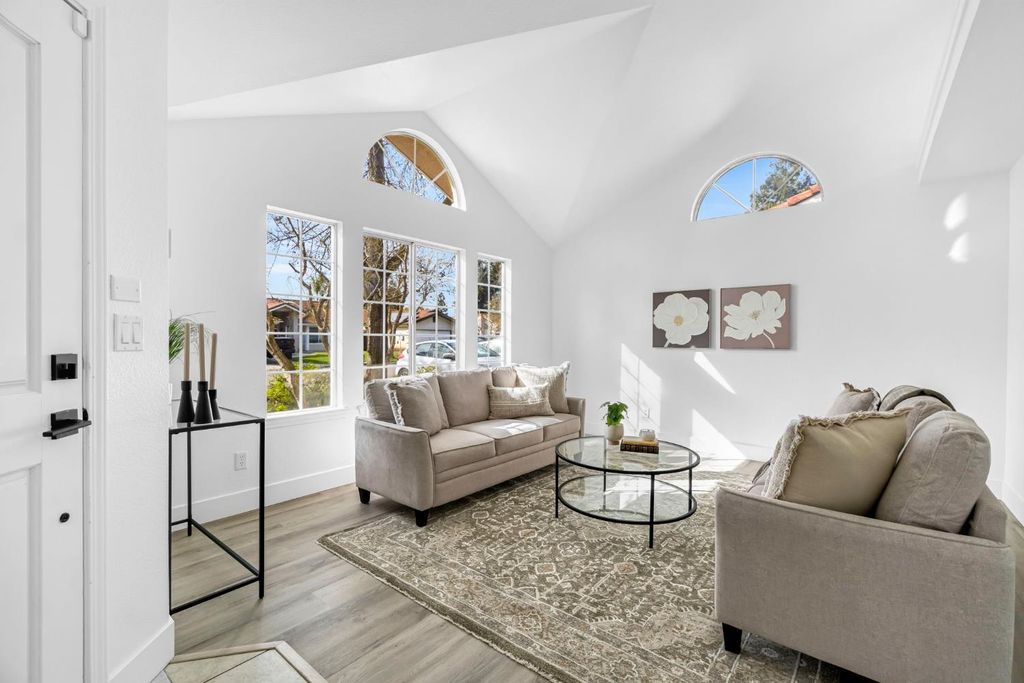 Image 5 of property listing at 5882 W Fallon Avenue, Fresno, CA 93722