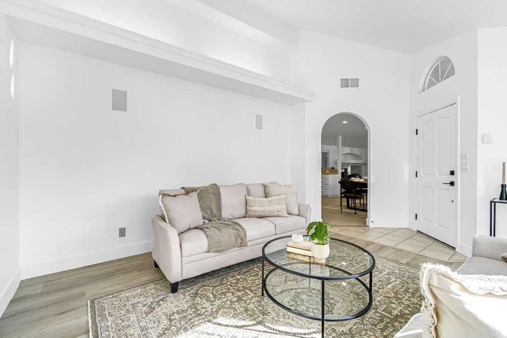 Image 7 of property listing at 5882 W Fallon Avenue, Fresno, CA 93722