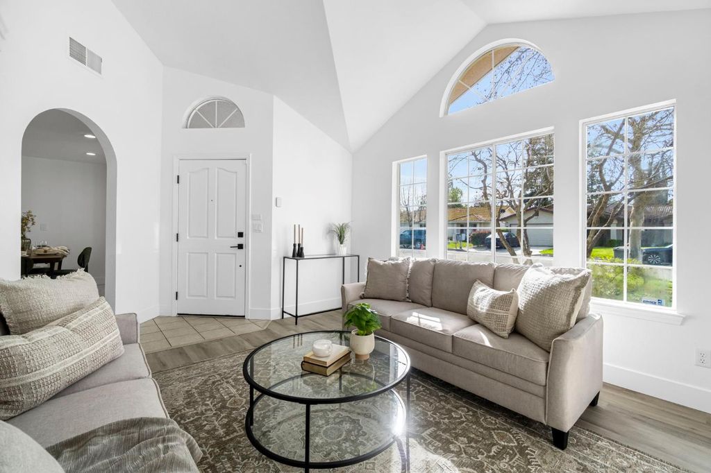 Image 8 of property listing at 5882 W Fallon Avenue, Fresno, CA 93722