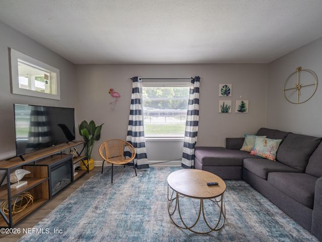 3637 E EVE Drive E, Jacksonville, FL 32246