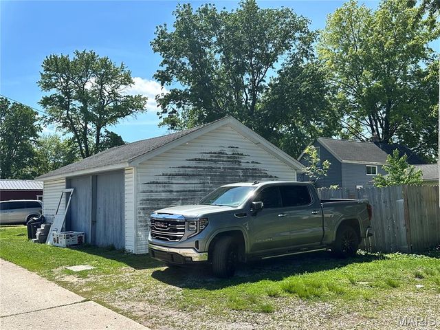 40 N Missouri Avenue, Belleville, IL 62220
