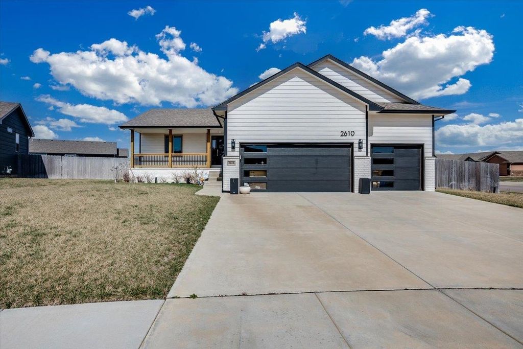 2610 E New Spring Ct, Derby, KS 67037