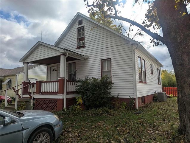 809 W 25th Street Terrace, Higginsville, MO 64037