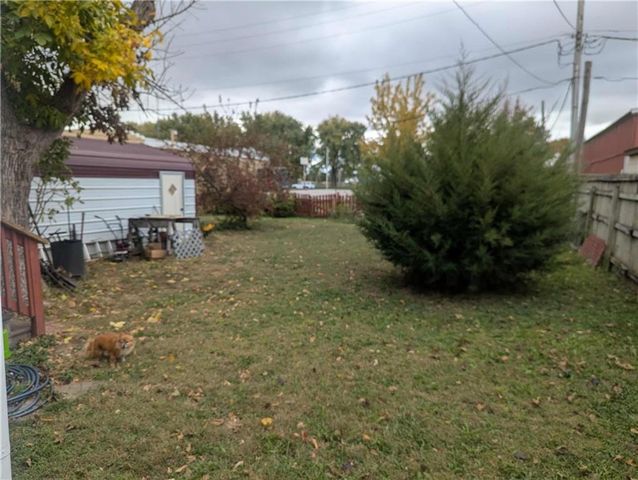 809 W 25th Street Terrace, Higginsville, MO 64037