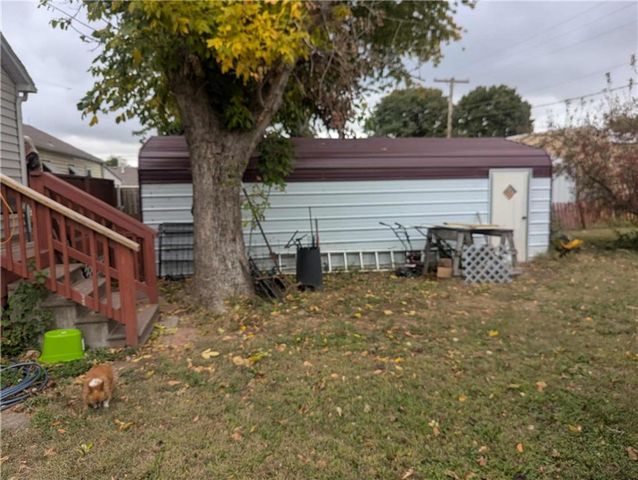 809 W 25th Street Terrace, Higginsville, MO 64037