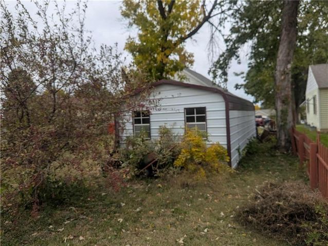 809 W 25th Street Terrace, Higginsville, MO 64037