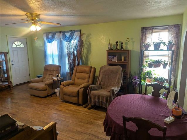 809 W 25th Street Terrace, Higginsville, MO 64037