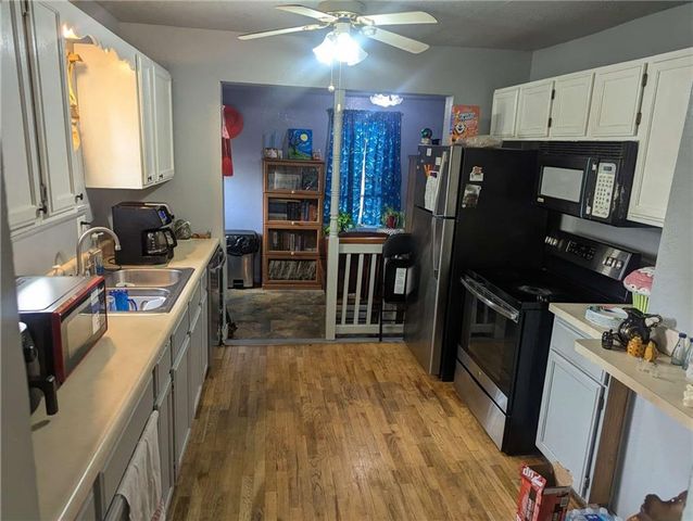 809 W 25th Street Terrace, Higginsville, MO 64037