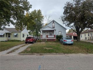 809 W 25th Street Terrace, Higginsville, MO 64037