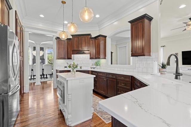 2020 Shoreline Dr, Mount Juliet, TN 37122