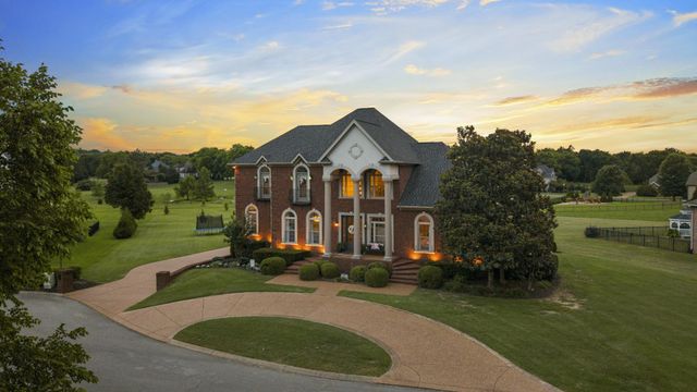 2020 Shoreline Dr, Mount Juliet, TN 37122