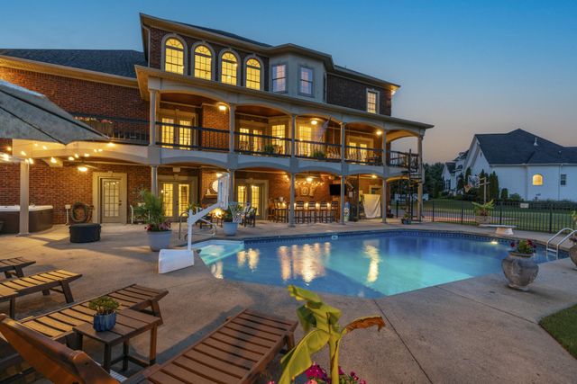 2020 Shoreline Dr, Mount Juliet, TN 37122