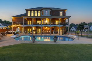 2020 Shoreline Dr, Mount Juliet, TN 37122